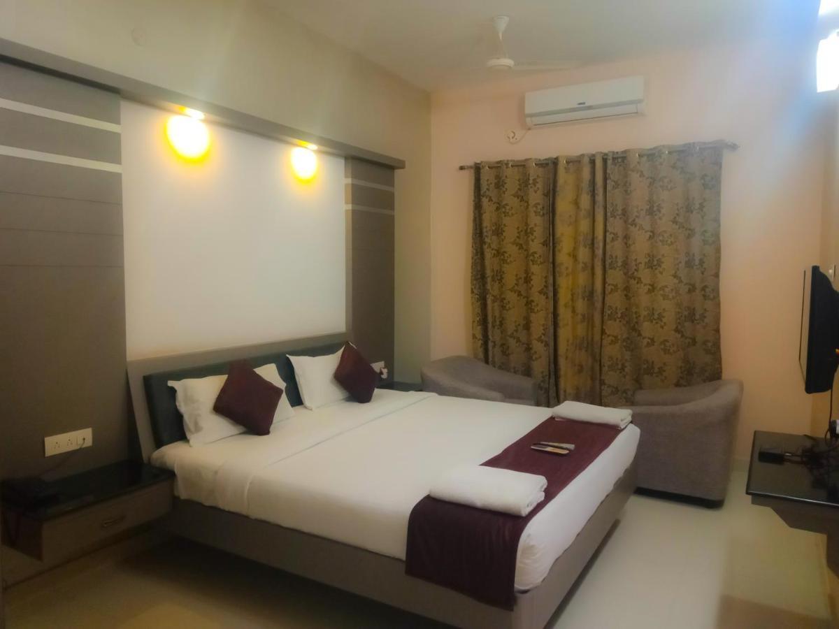 Pine Tree Aparthotel Kanchipuram Exterior foto