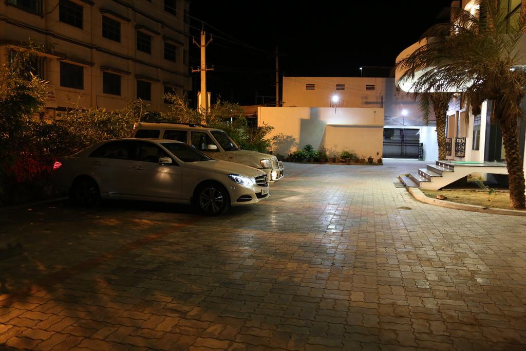 Pine Tree Aparthotel Kanchipuram Quarto foto