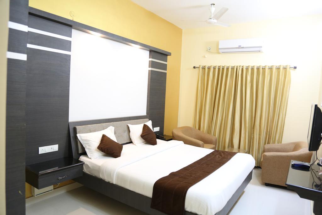 Pine Tree Aparthotel Kanchipuram Exterior foto